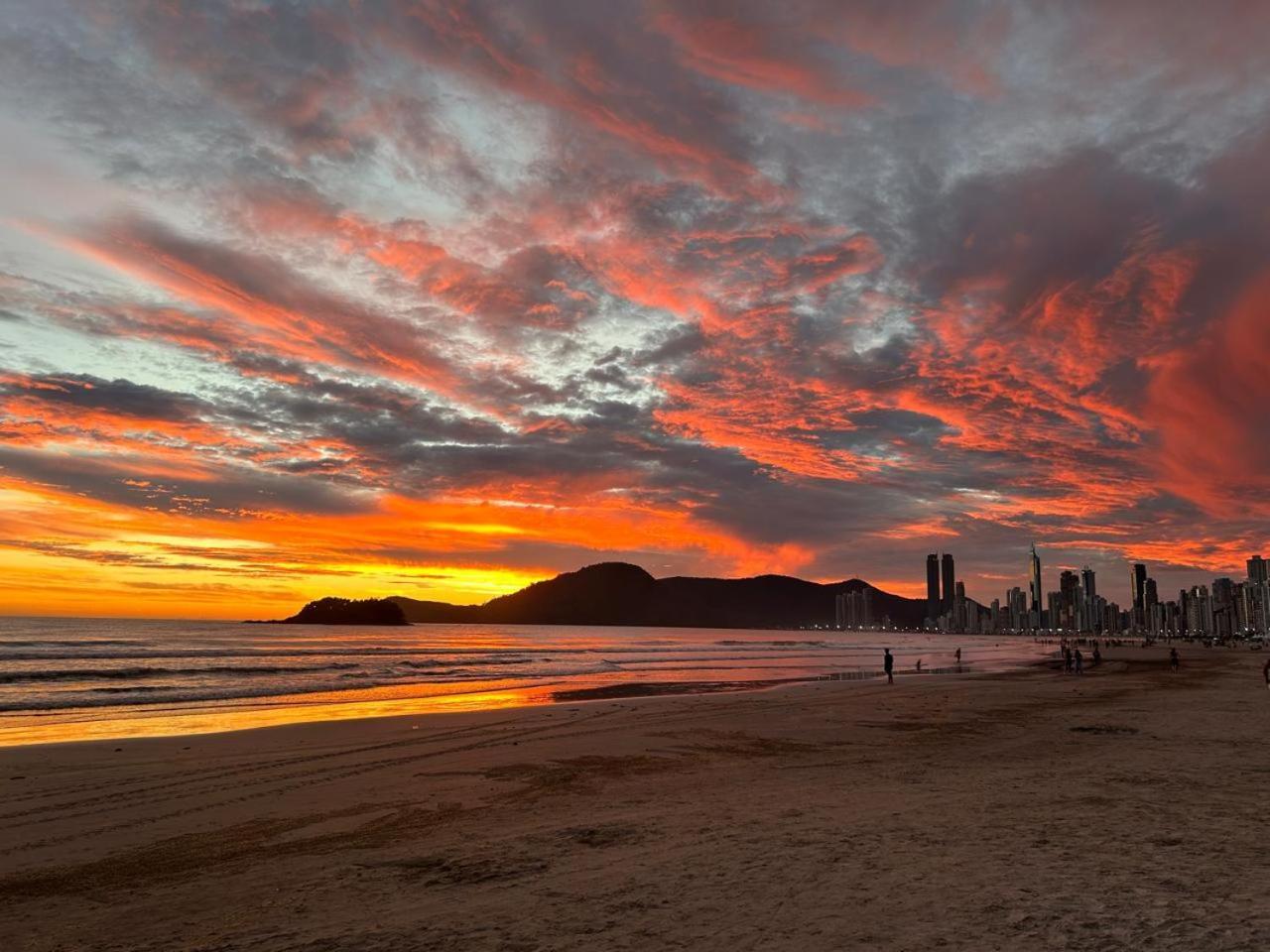Avenida Atlantica, Beira Mar, Pe Na Areia Apartment Balneário Camboriú Exterior foto
